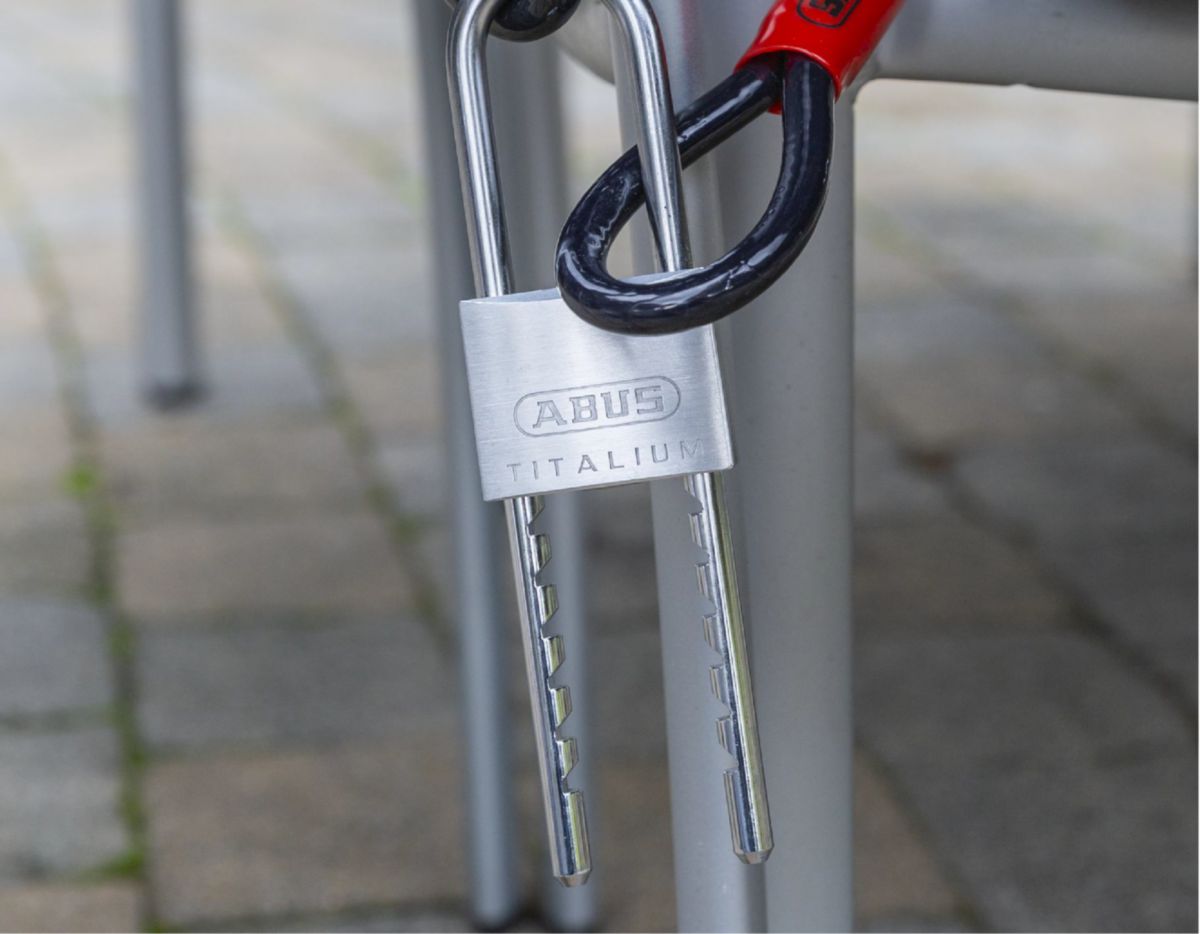 Cadenas Titalium - 64-50 mm - anse réglable - blister 1 pc