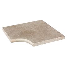 Angle rentrant de margelle Travertin beige 1er Choix - bord demi rond - ton Light - 45x45 cm - ép. 3 cm