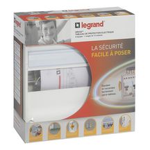 Coffret à équiper - 1 rangée 13 modules - 250 x 250 x 103,5mm - avec borniers. Legrand  Réf 093020