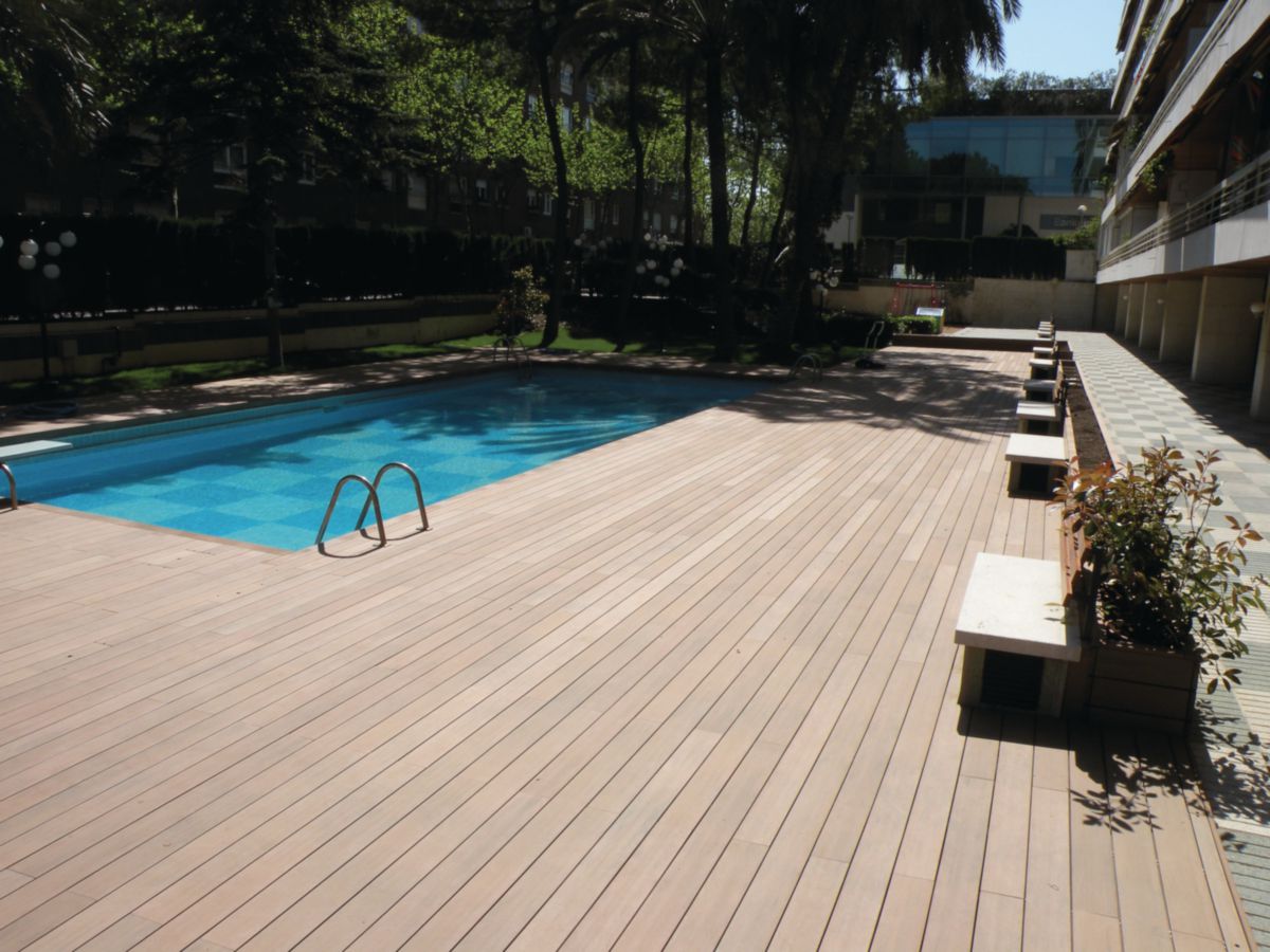 Lame de terrasse deck bois composite Emotion brun équateur lisse 23x138mm réelle 23x138x4000mm