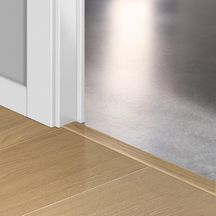 Profilé Incizo Quick step replaquée vrai bois 1341 chêne pur mat 17x54x2150mm Réf QSWINCP01341