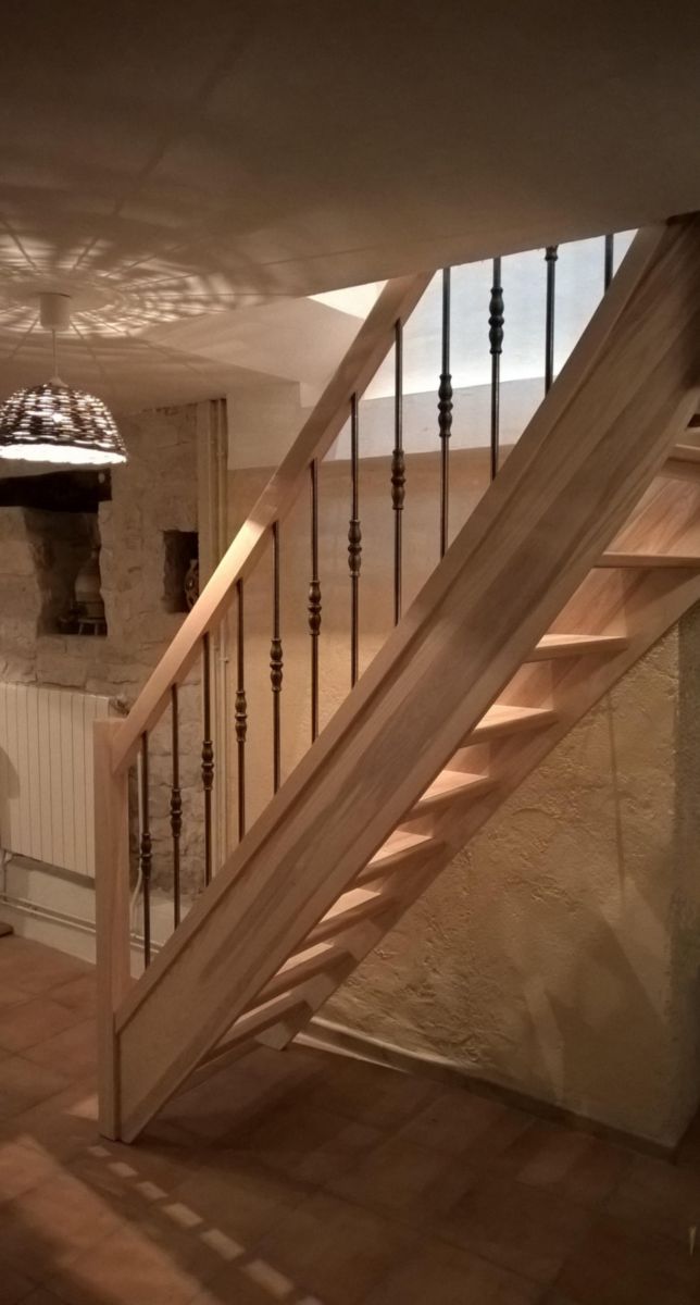 Escalier intérieur bois Aubrac - 3 versions disponibles - sur mesure