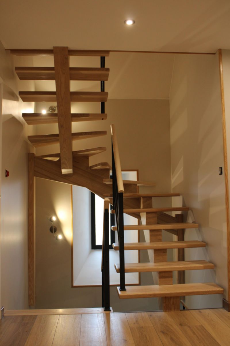 Escalier intérieur bois à limon central Causse - sur mesure