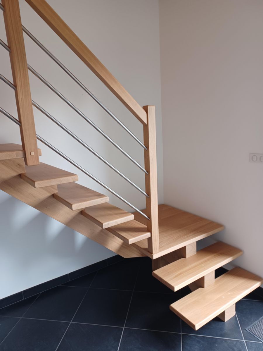 Escalier intérieur bois à limon central Causse - sur mesure