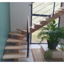 Escalier intérieur bois à limon central Causse - sur mesure