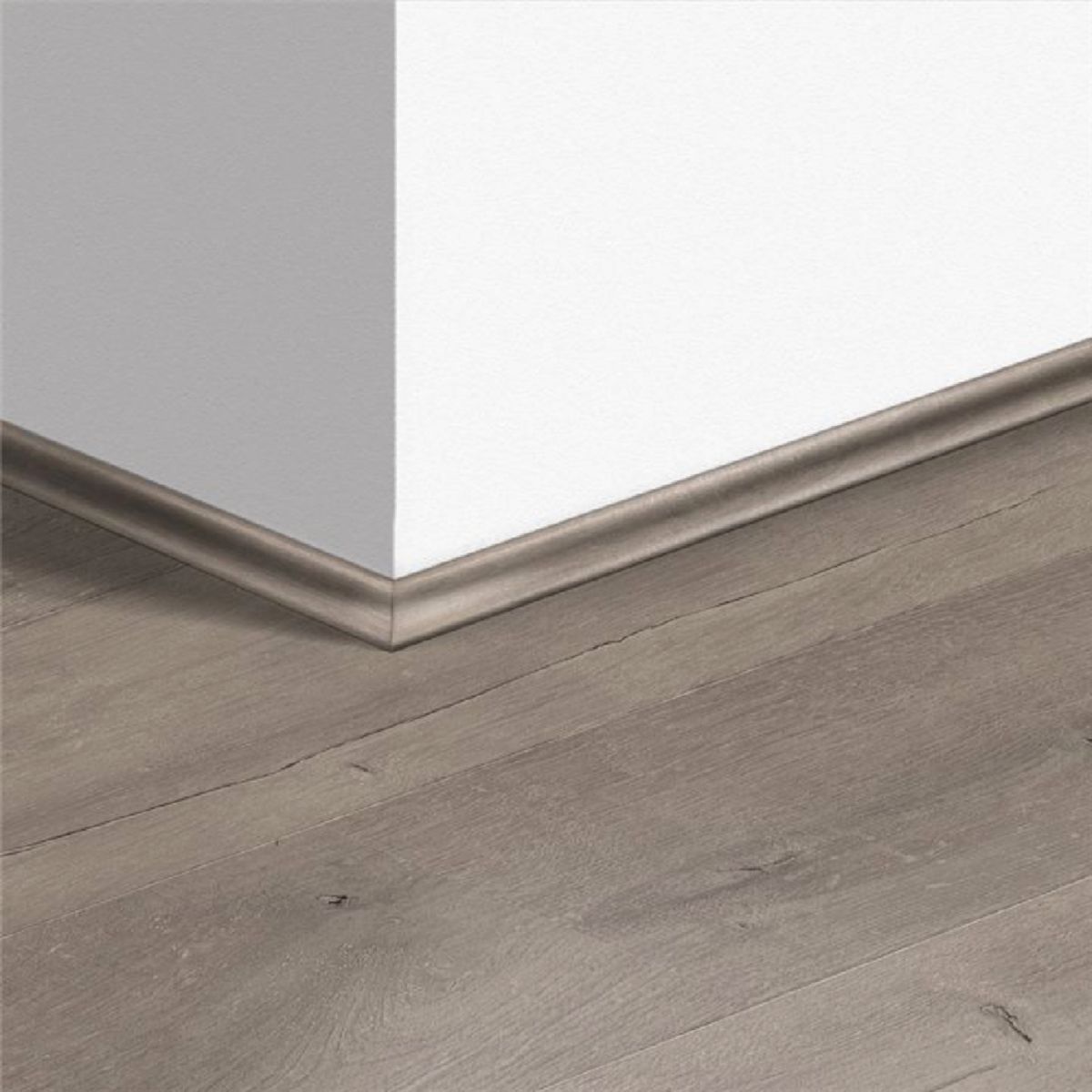 Contre-plinthe/moulure pour sol stratifié 4752 - chêne patiné gris - L. 2,4 m - 17x17 mm