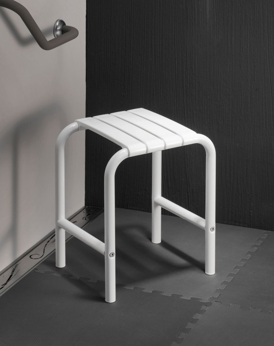 Tabouret de sécurité avec 4 pieds 485 x 340 mm en époxy blanc réf. 047650