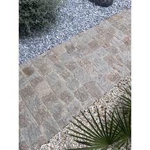 Pavé Gneiss du Caroux - finition naturelle vieillie - 15x15x2/4 cm - palette de 500 pcs (11,25 m²)