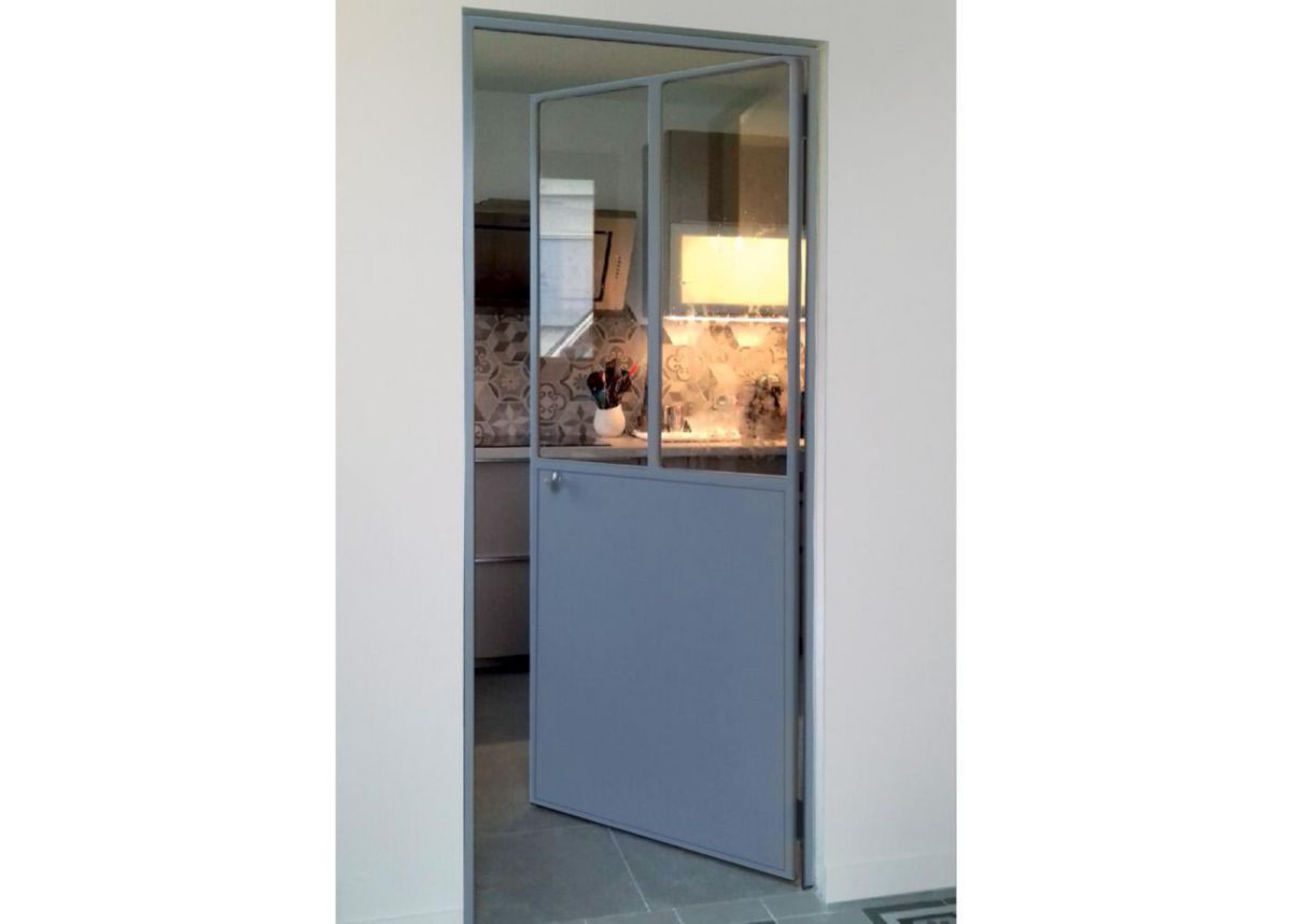 Porte verrière acier battante H 2040 X 830 - avec soubassement tôlé H 990 - 2 vitrages - verre feuilleté 33/2 de 6 mm clair - thermolaquée RAL GRIS 7016 satiné