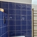 Carrelage salle de bain mur en faïence bleue