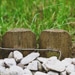 Traverses en bois délimitant une allée