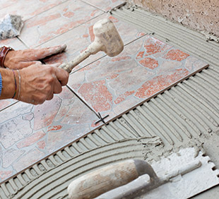 Pose de carrelage au sol extérieur