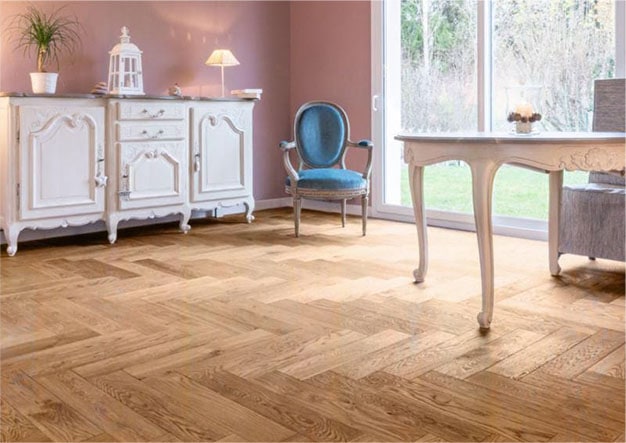 salon classique avec parquet chêne bâton rompu