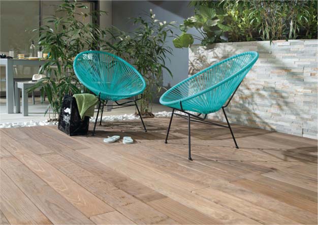 Photo de terrasse en bois résineux