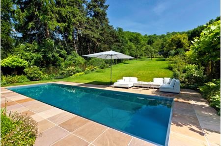 terrasse et piscine carrelées