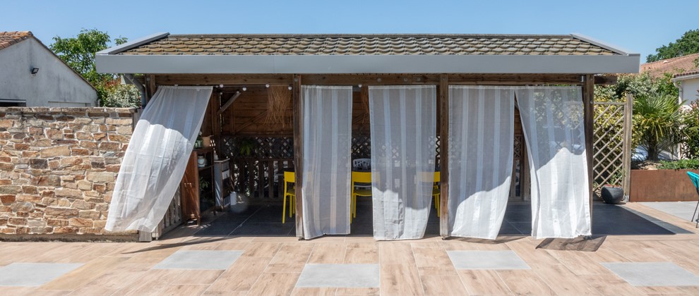 Pergolas en bord de piscine