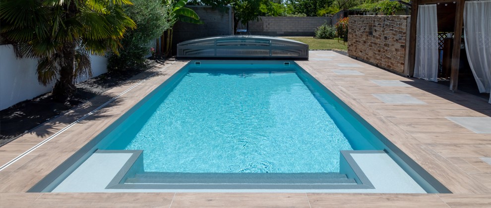 Piscine avec carrelage