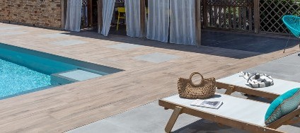 Avant/Après : une terrasse avec piscine confortable et accueillante