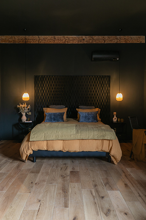 chambre noire parquet chêne massif naturel western gothique