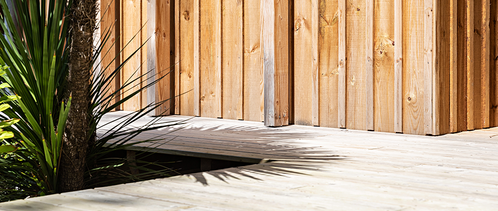 maison terrasse bois et panneaux muraux pin des landes