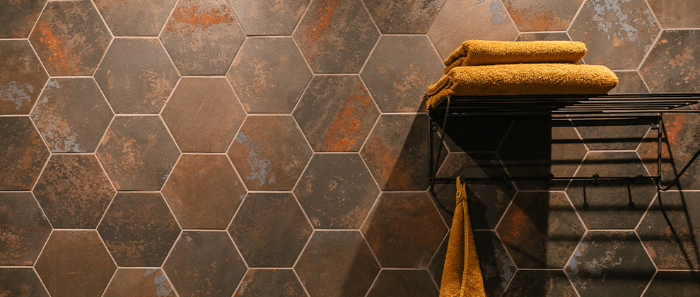 murs de douche carrelage hexagonal gres cerame effet rouille