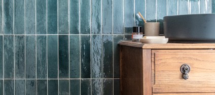 Une salle de bain cosy aux tons bleus