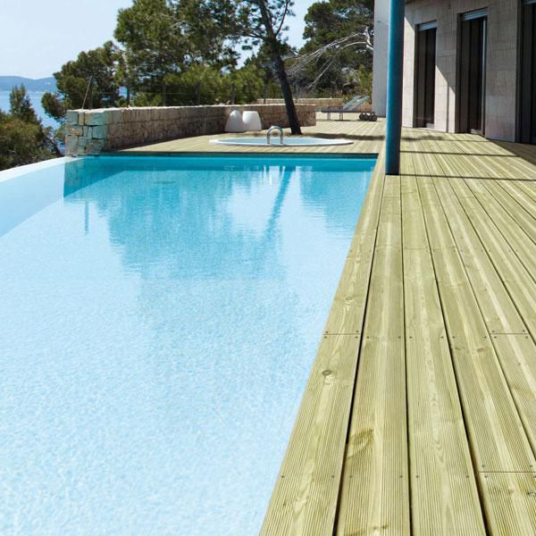 terrasse avec des lames de bois