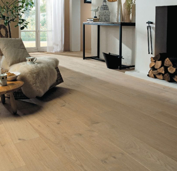 Parquet en bois massif clair