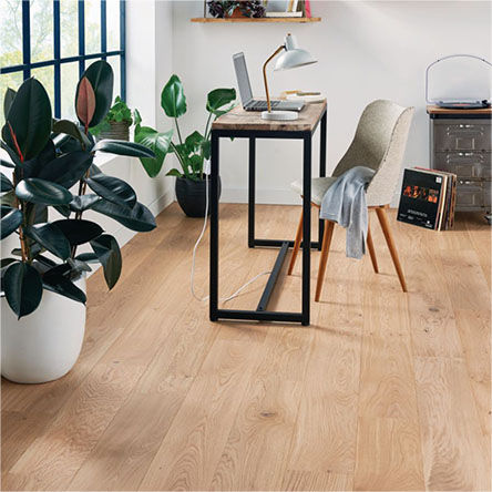 Parquet contrecollé en bois clair