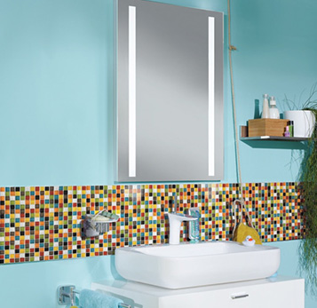 Mosaïque mur multicolore salle de bain