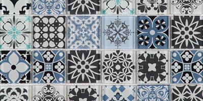 Mosaïque en verre motif carreaux de ciment salle de bain